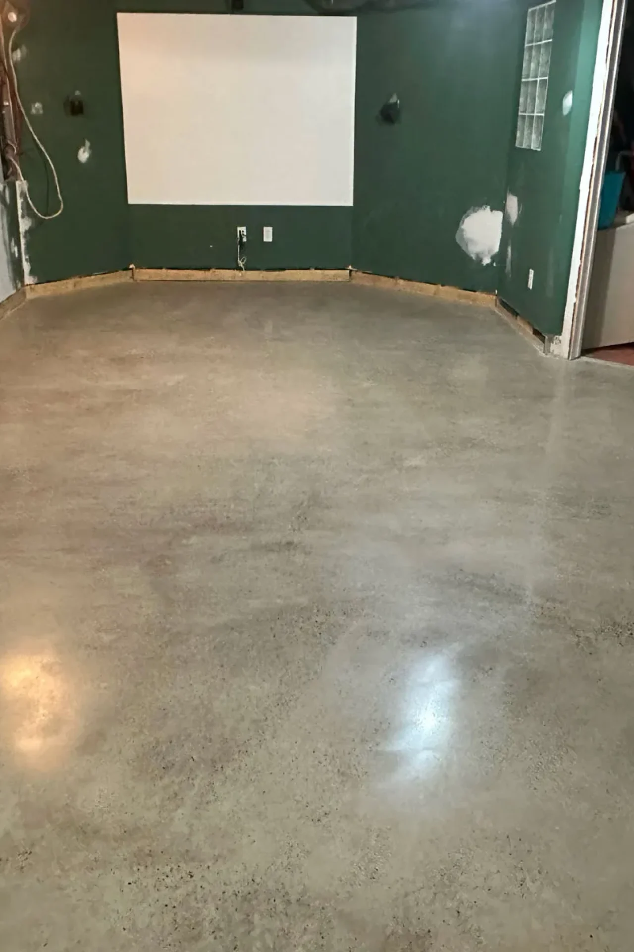 Projet de béton poli après